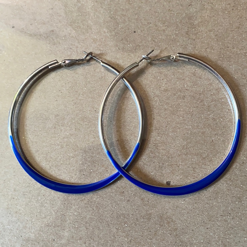 Hoops earrings